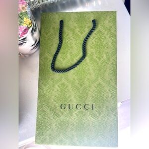 Gucci shopping bag